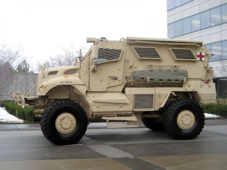  International MaxxPro 4x4 2007 года  (фото 2 из 16)